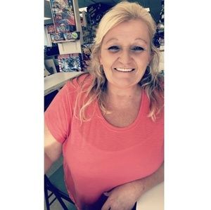 Meet your Posher, Debbie